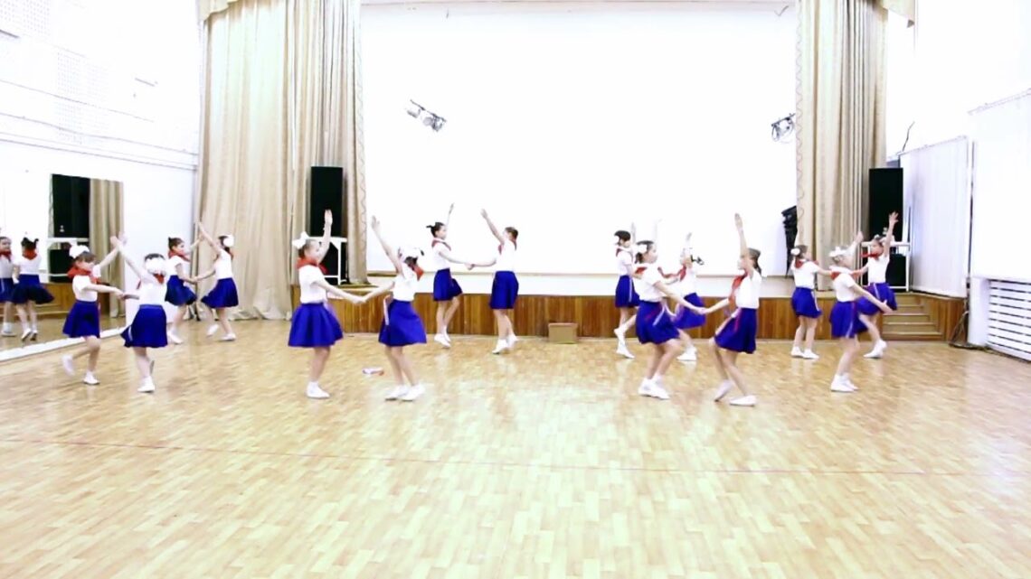 Танцевальный номер учащихся ОЭО Лицея №103 «Гармония», посвященный Дню Пионерии